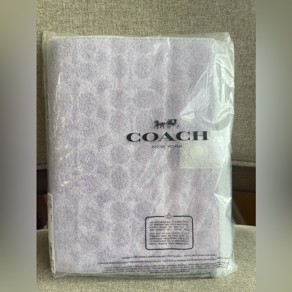 NWT!COACH NOTEBOOK IN SIGNATURE CANVAS (COACH CZ198)
SILVER/IRIS - Picture 4 of 4